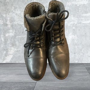 NWT Deats Leather Boot
BULLBOXER size 11